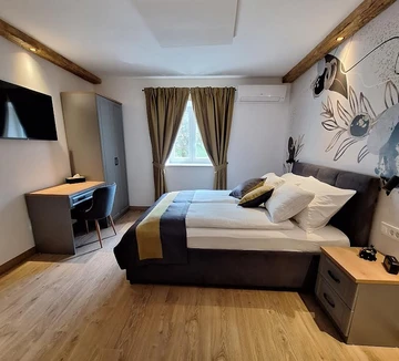 Villa in Malinska (Krk) with Private Pool (6 guests)