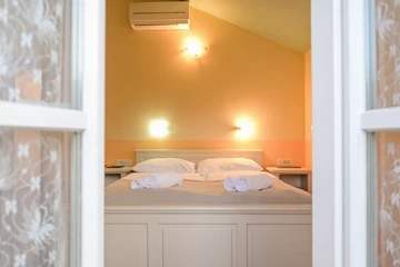 Kras (Krk) Villa with Private Pool for 10 Guests