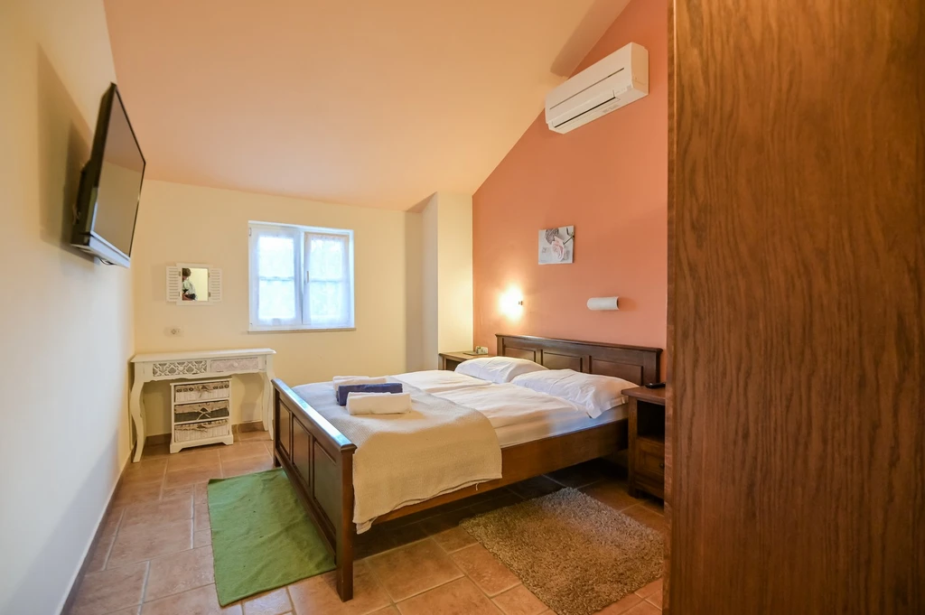 Kras (Krk) Villa with Private Pool for 10 Guests