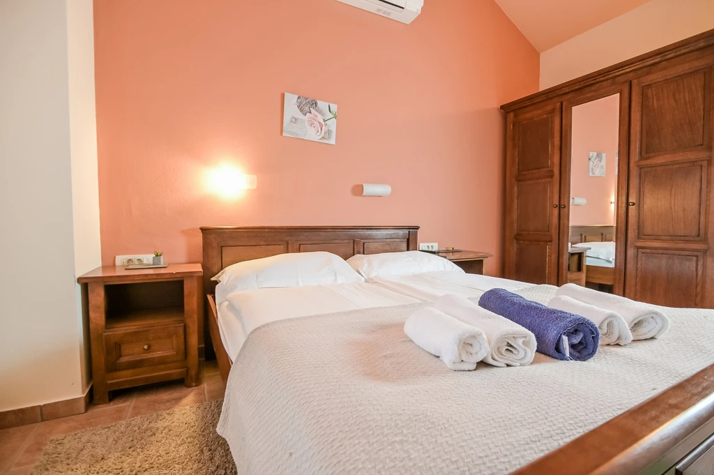 Kras (Krk) Villa with Private Pool for 10 Guests