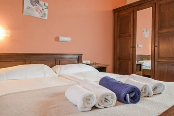 Kras (Krk) Villa with Private Pool for 10 Guests