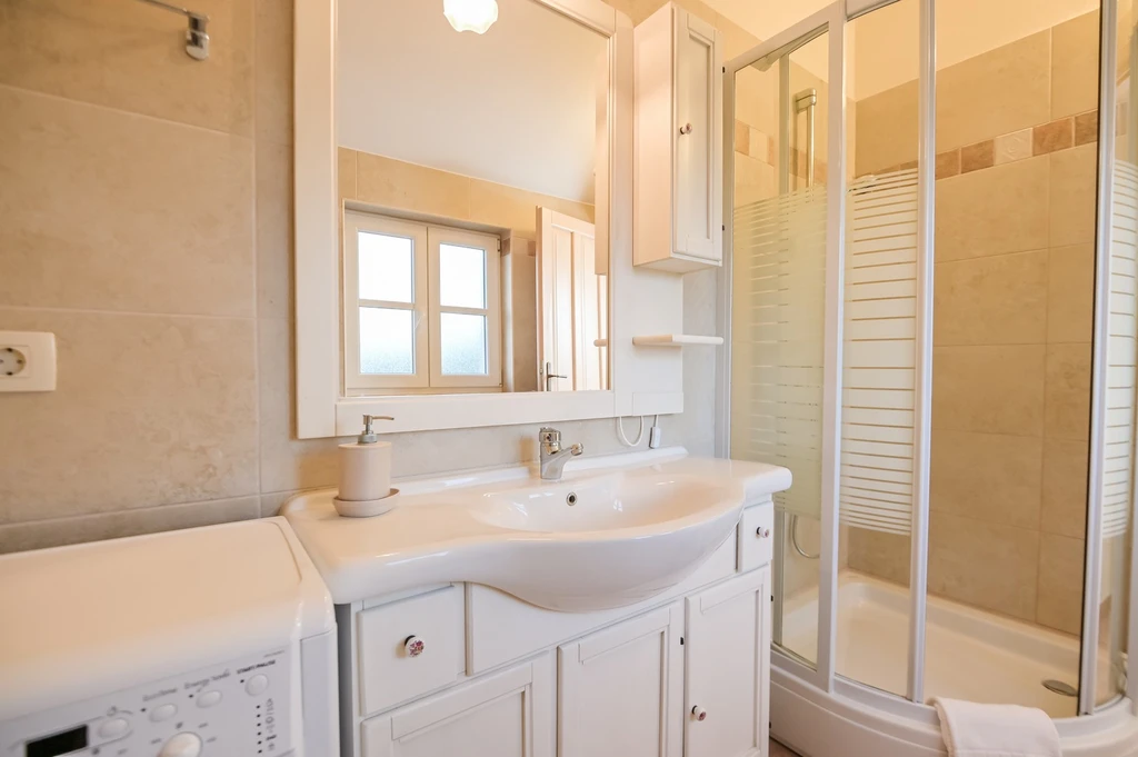 Kras (Krk) Villa with Private Pool for 10 Guests