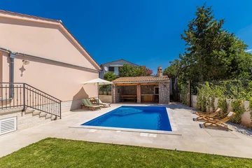 Private-pool air-conditioned villa in Pinezići (Krk)