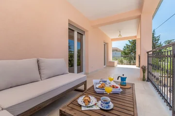 Private-pool air-conditioned villa in Pinezići (Krk)