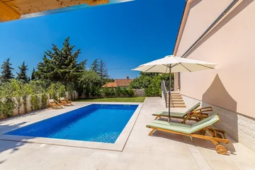 Private-pool air-conditioned villa in Pinezići (Krk)