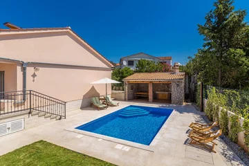 Private-pool air-conditioned villa in Pinezići (Krk)