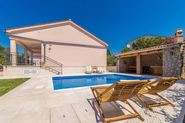 Private-pool air-conditioned villa in Pinezići (Krk)