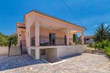 Private-pool air-conditioned villa in Pinezići (Krk)