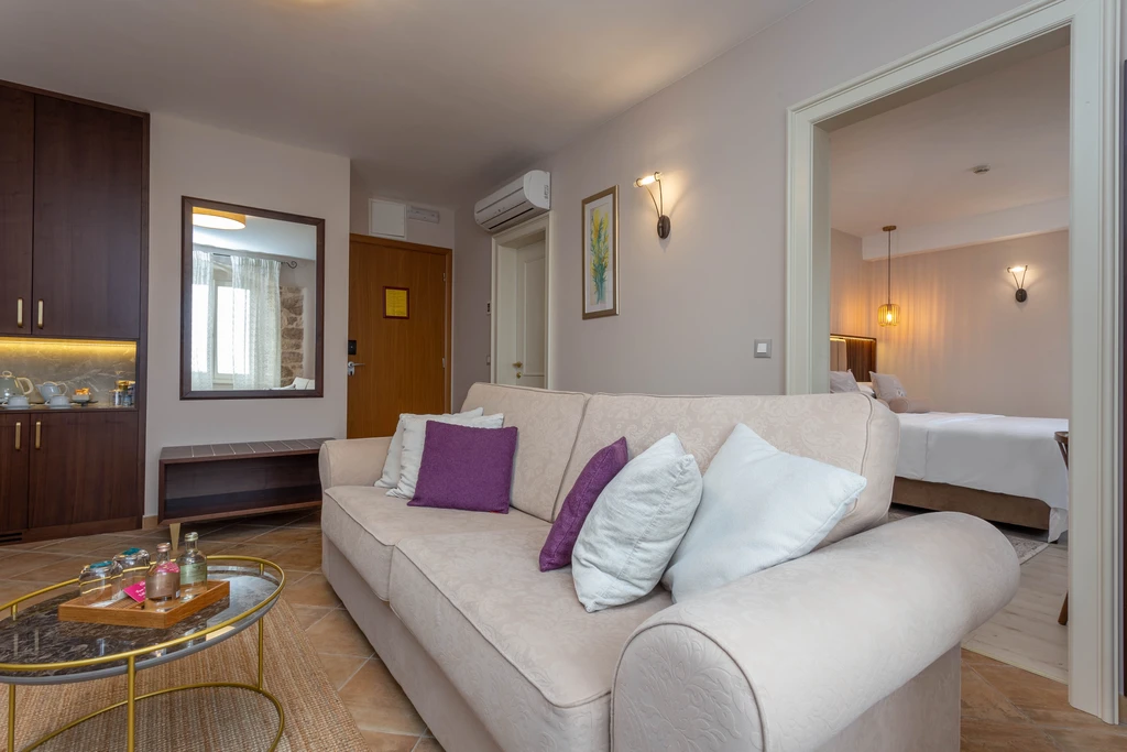 Sea-View Apartment Suite in Hvar for Up to 4