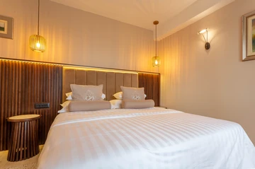 Sea-View Apartment Suite in Hvar for Up to 4