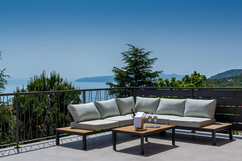 Poljane Villa for 11 with Private Pool & Sea Views