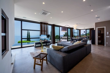 Poljane Villa for 11 with Private Pool & Sea Views