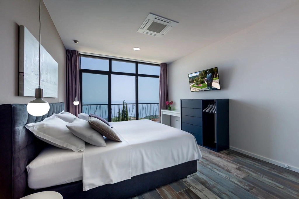 Poljane Villa for 11 with Private Pool & Sea Views