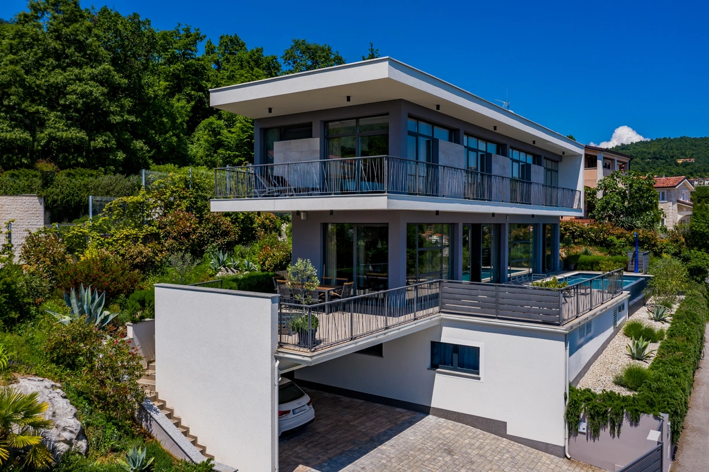 Poljane Villa for 11 with Private Pool & Sea Views