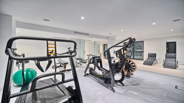 Brela 5-Bedroom Beachfront Villa for 10