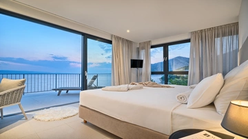 Brela 5-Bedroom Beachfront Villa for 10