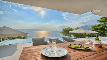 Brela 5-Bedroom Beachfront Villa for 10