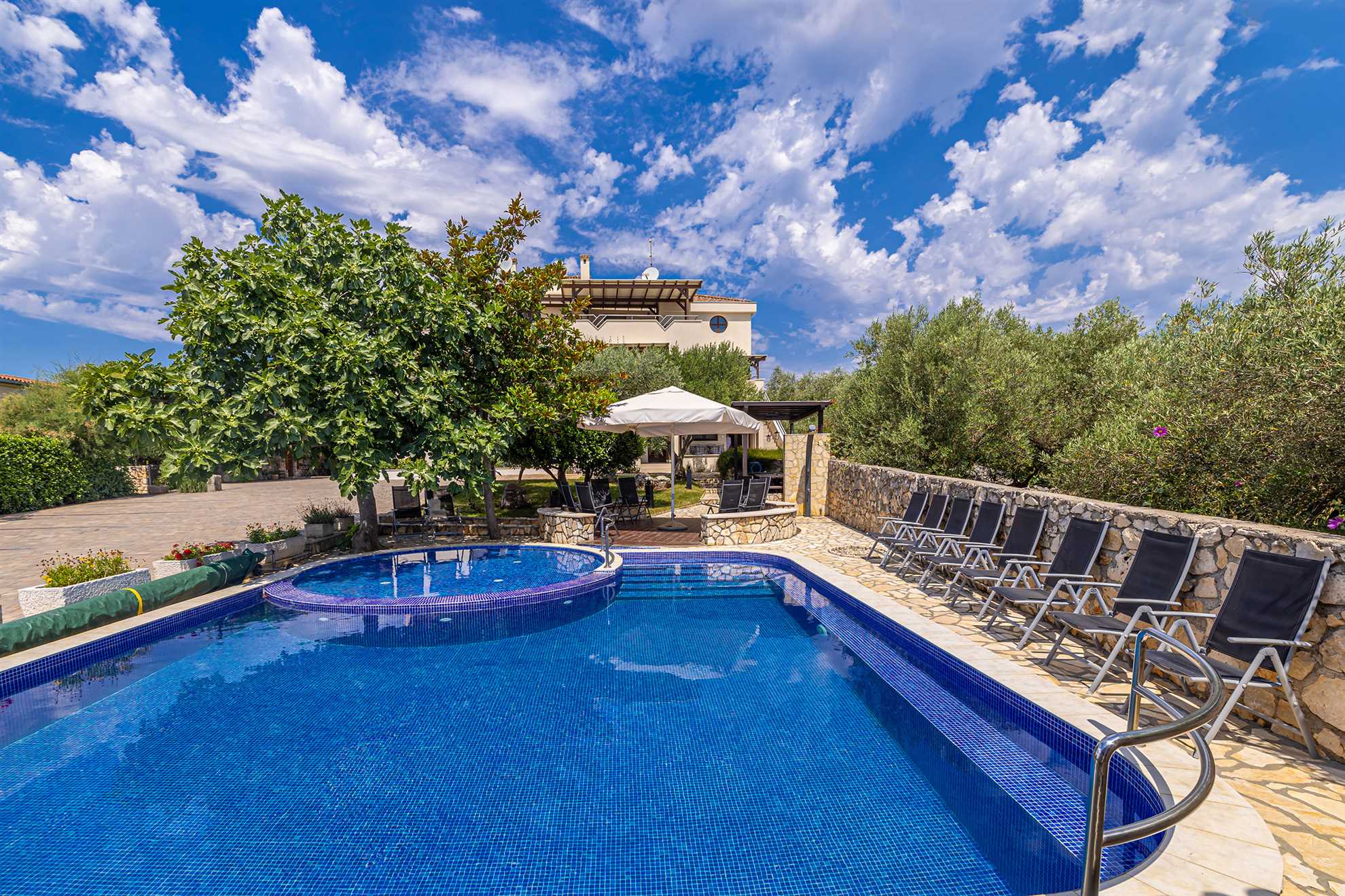 Villa Haya - Wohnung KAMELIJA mit beheiztem Pool