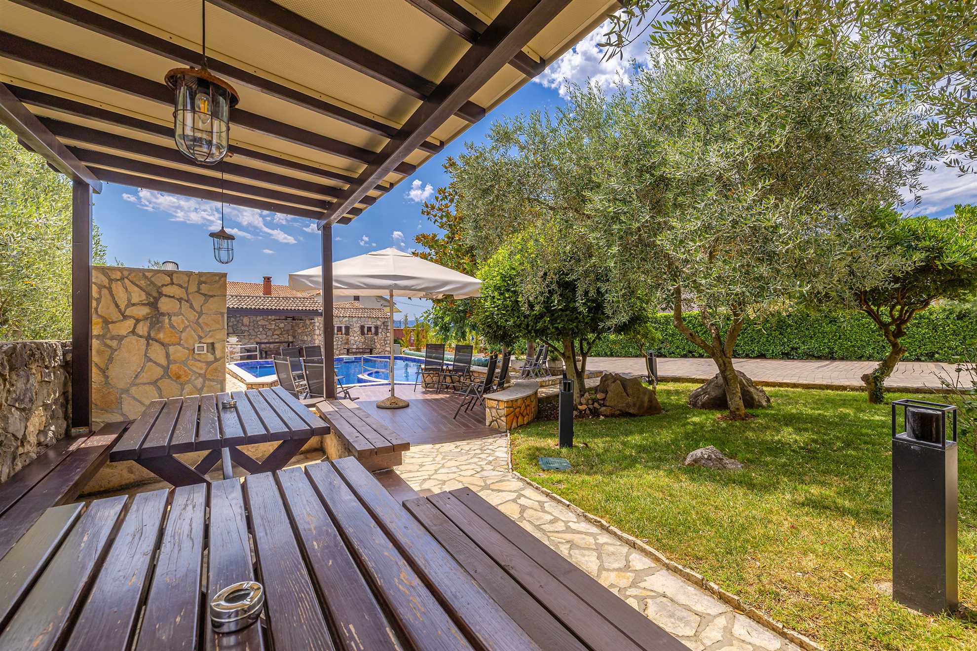 Villa Haya - Wohnung GASTERIJA mit beheiztem Pool