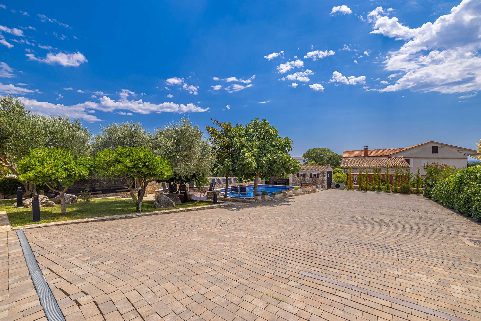 Villa Haya - Wohnung GASTERIJA mit beheiztem Pool