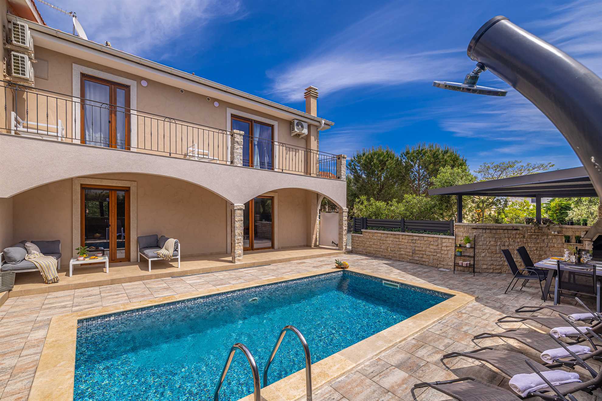 Modern and attractive holiday house DIJANA