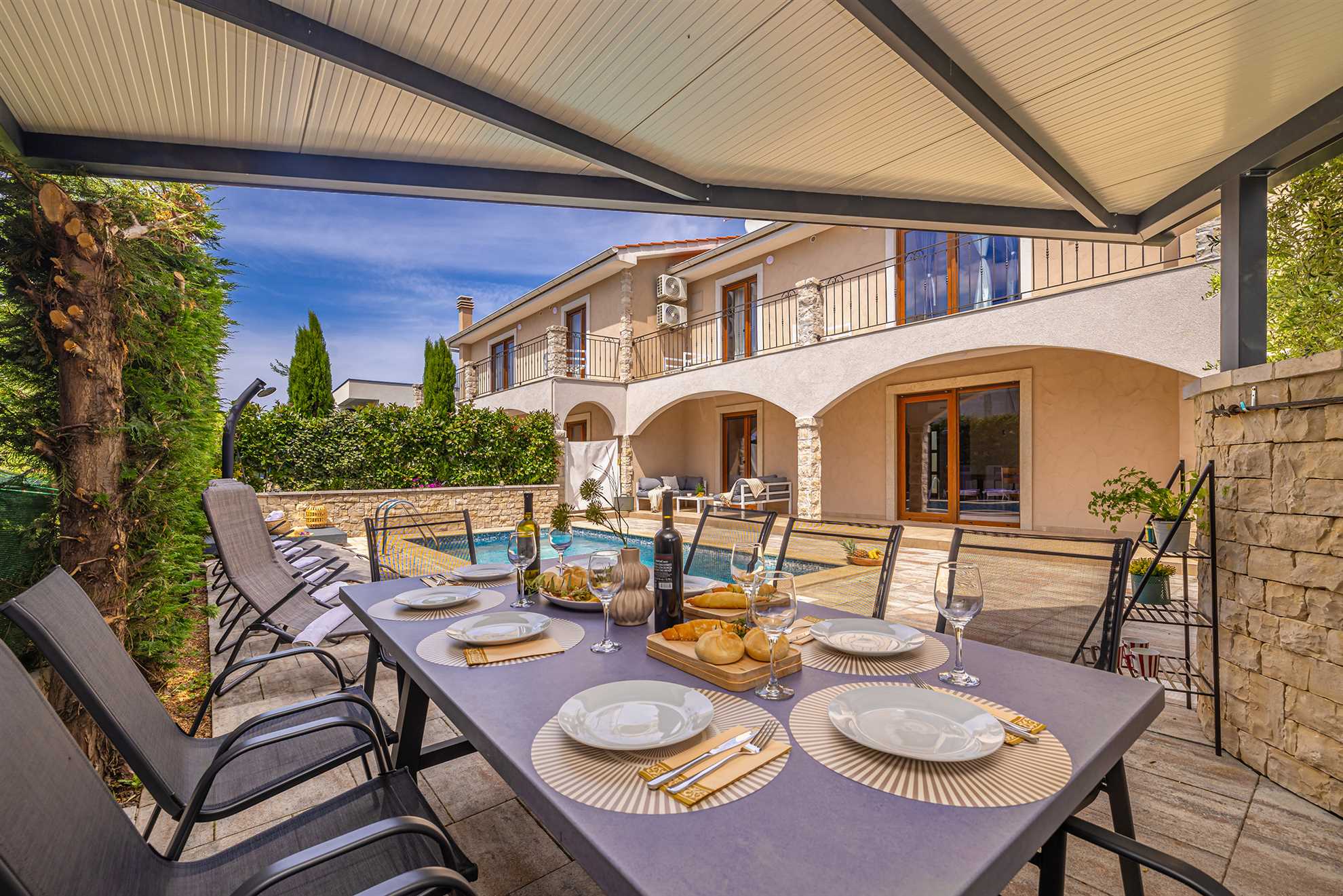 Modern and attractive holiday house DIJANA