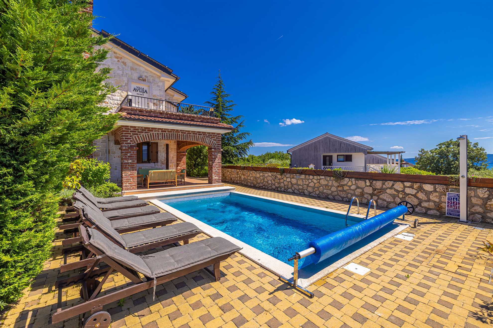 Luxury villa RUSTICA with private pool, jacuzzi and outdoor sauna