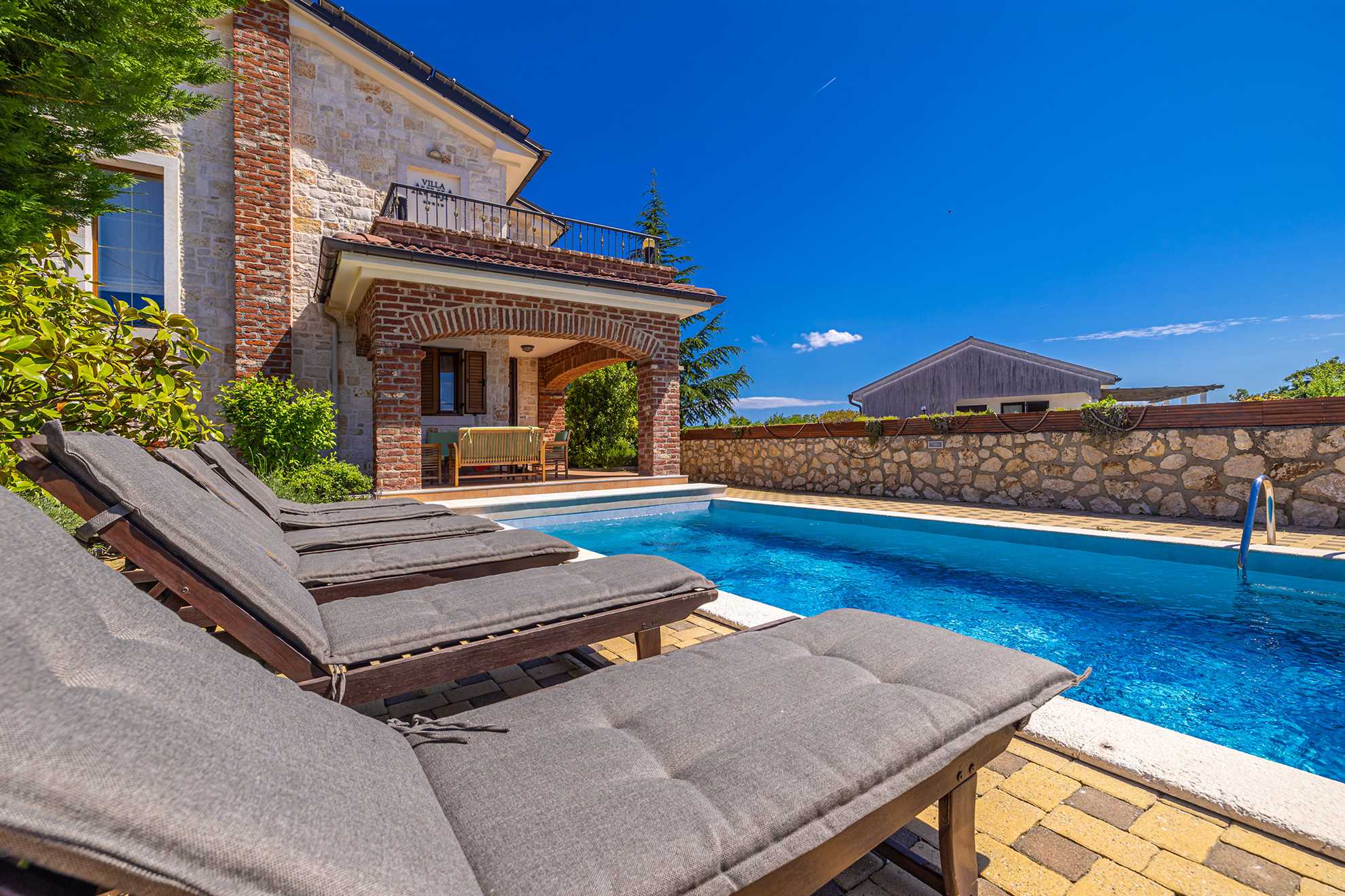 Luxury villa RUSTICA with private pool, jacuzzi and outdoor sauna