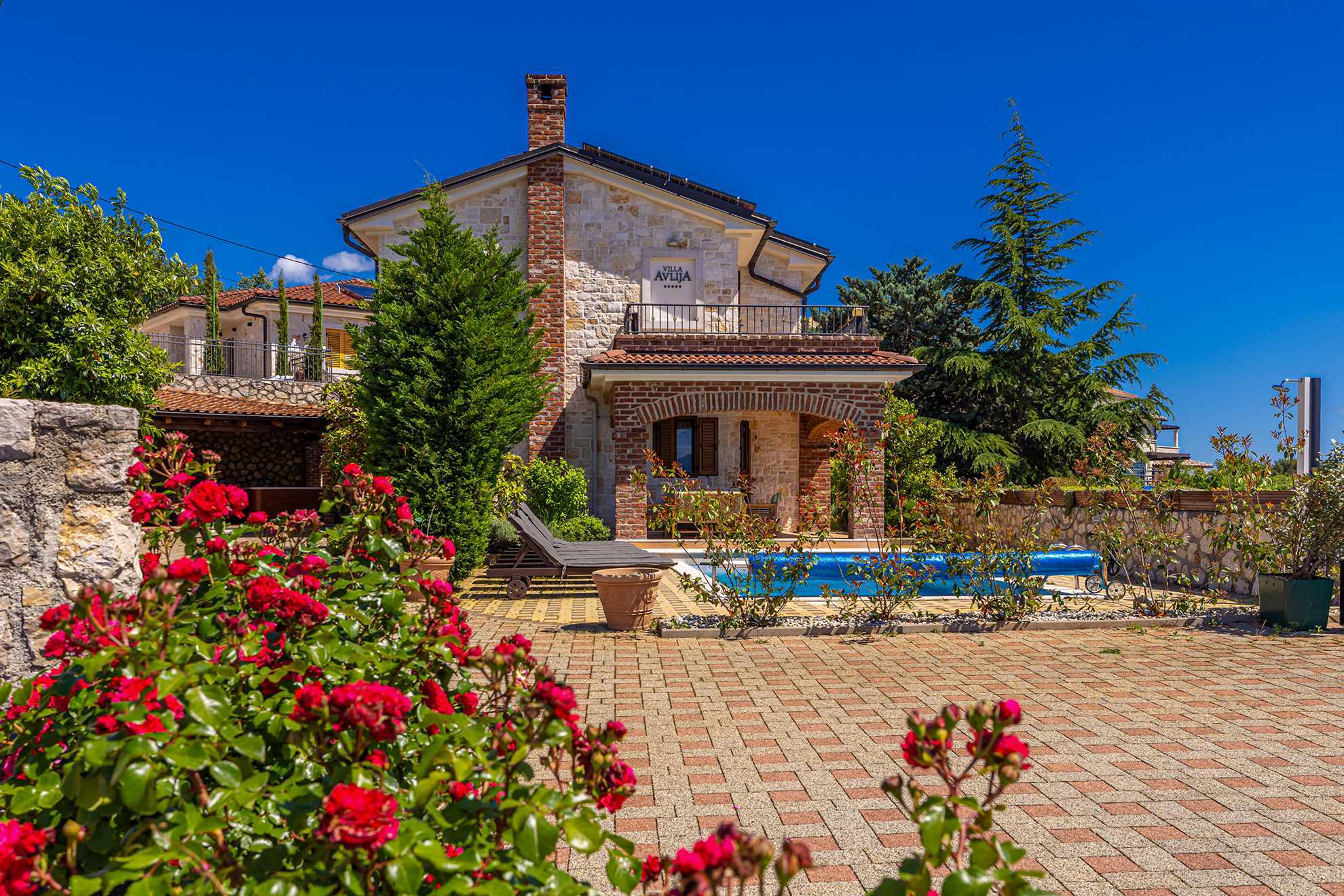Luxury villa RUSTICA with private pool, jacuzzi and outdoor sauna