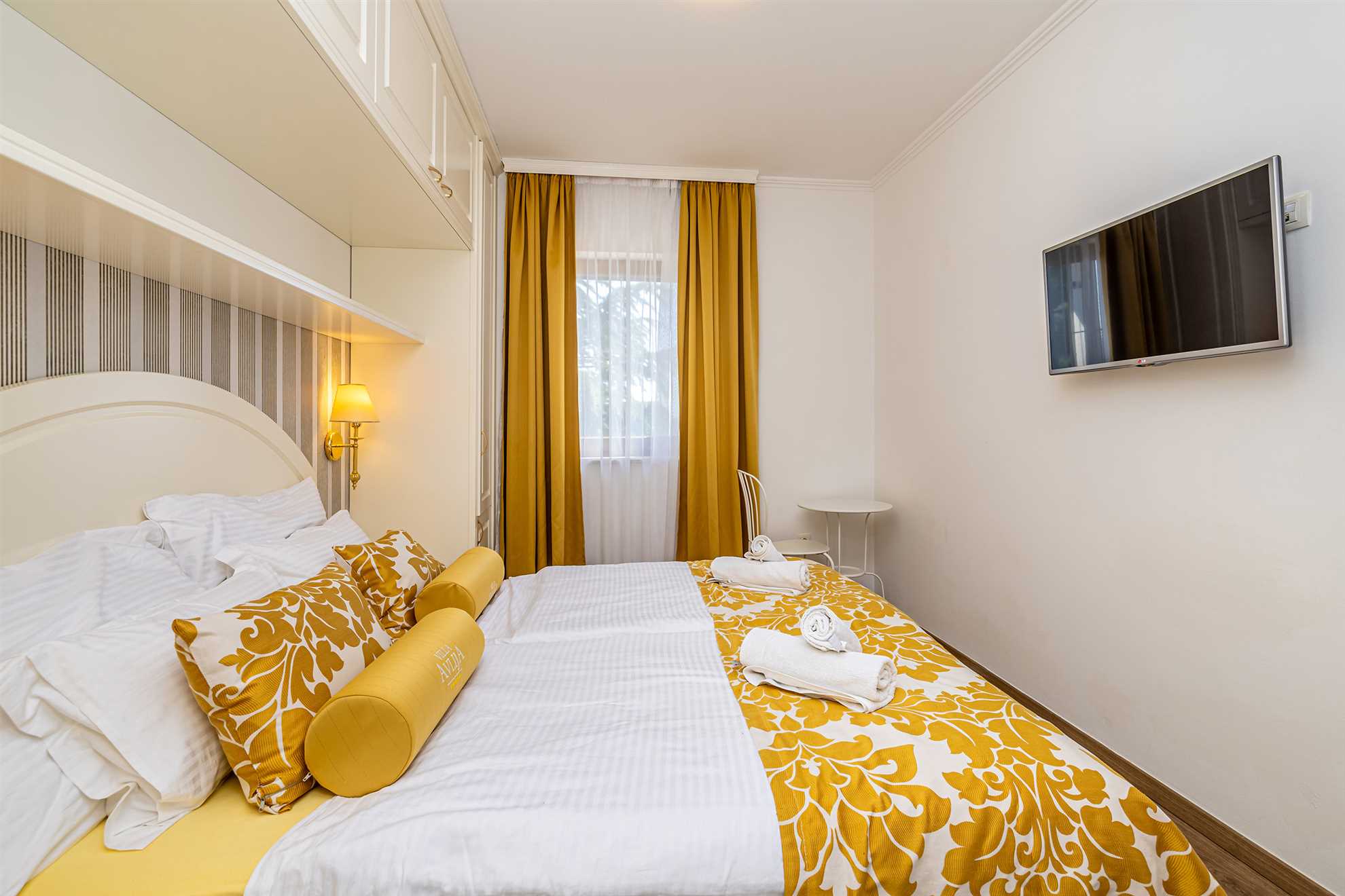 Luxury villa RUSTICA with private pool, jacuzzi and outdoor sauna