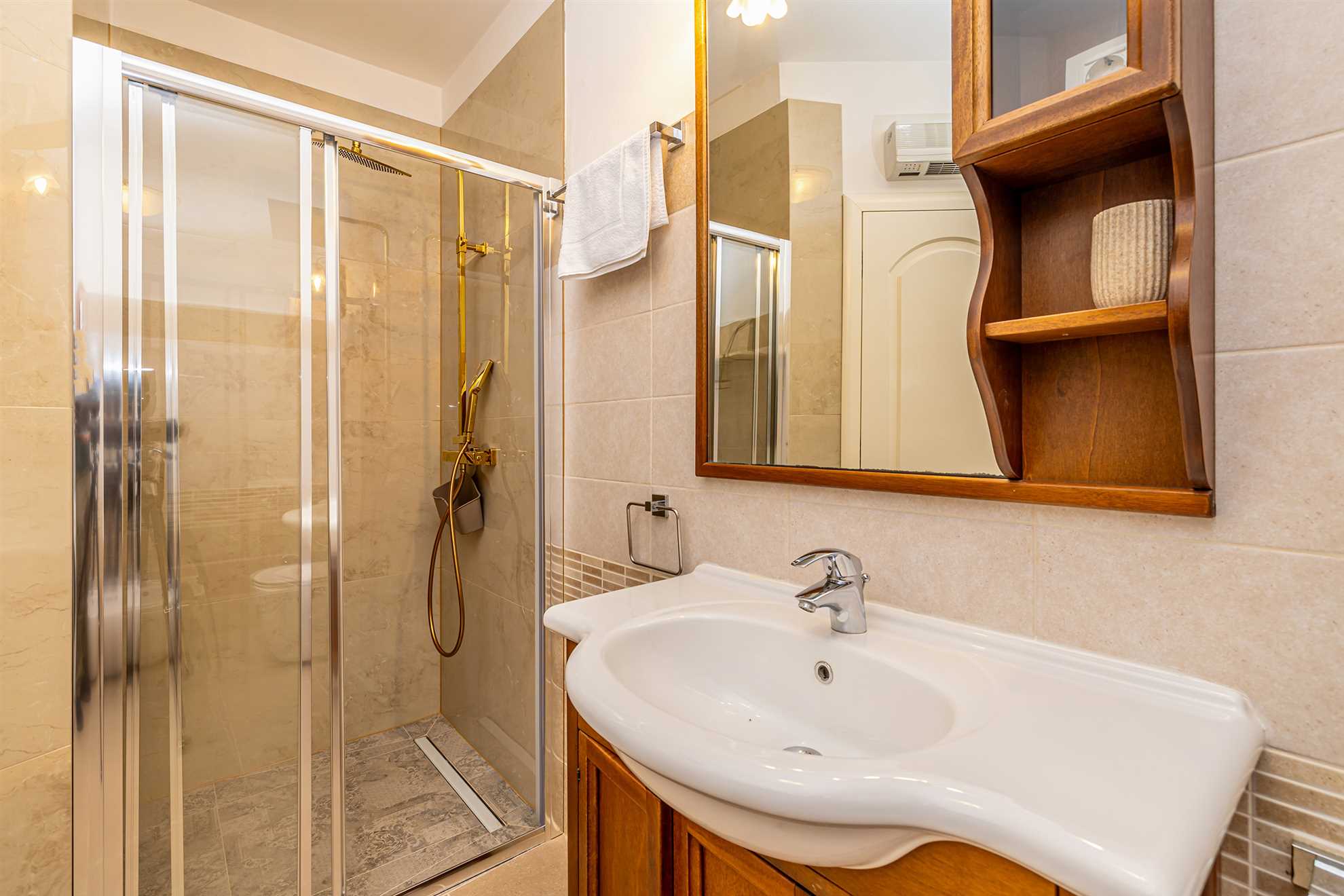 Luxury villa RUSTICA with private pool, jacuzzi and outdoor sauna