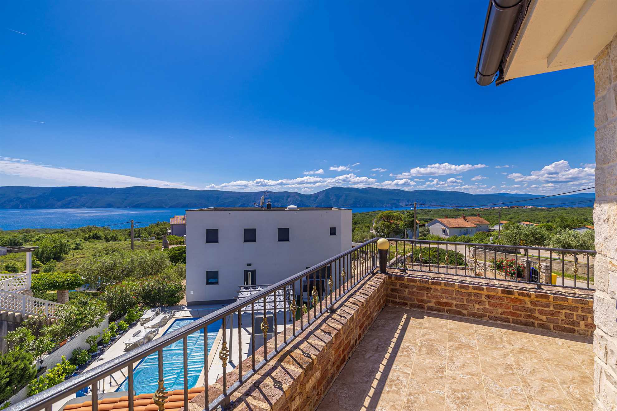 Luxury villa RUSTICA with private pool, jacuzzi and outdoor sauna