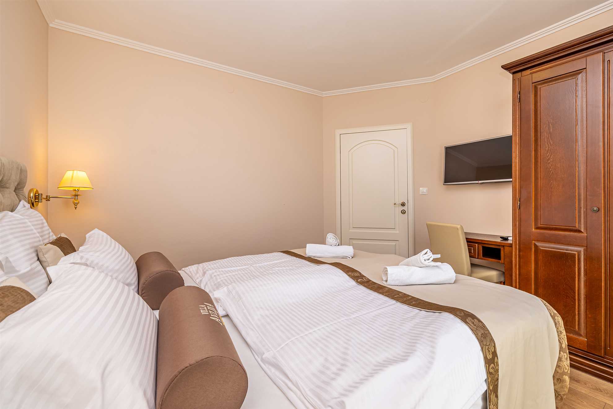 Luxury villa RUSTICA with private pool, jacuzzi and outdoor sauna