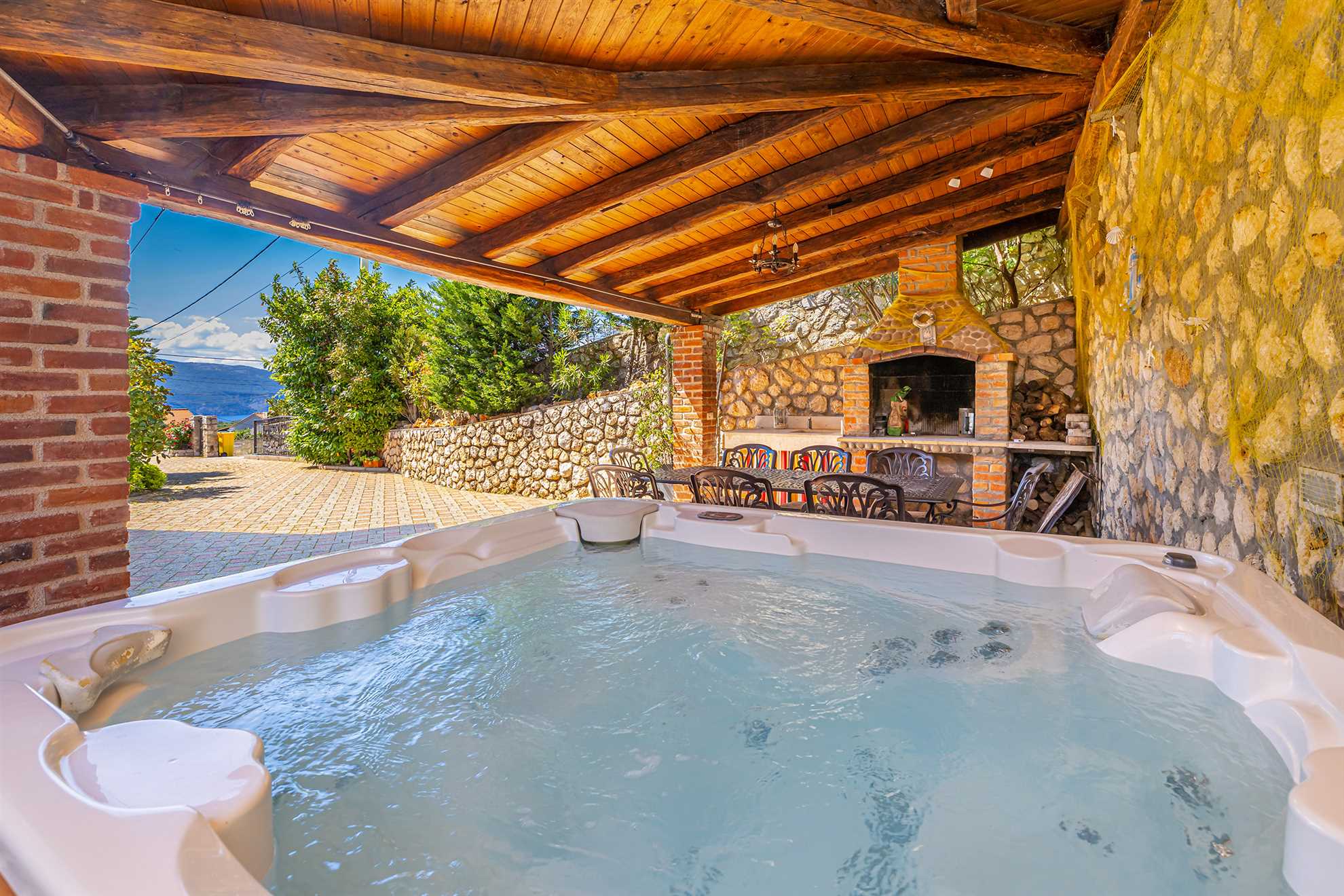 Luxury villa RUSTICA with private pool, jacuzzi and outdoor sauna