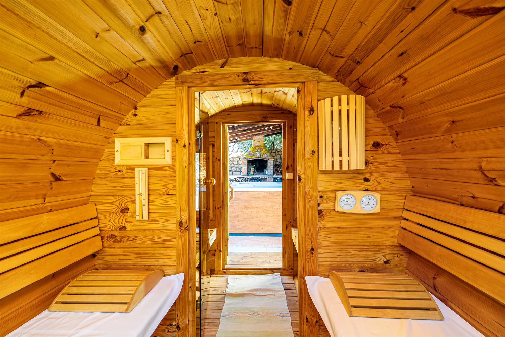 Luxury villa RUSTICA with private pool, jacuzzi and outdoor sauna