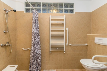 4-Bedroom House in Linardići for 8 Guests