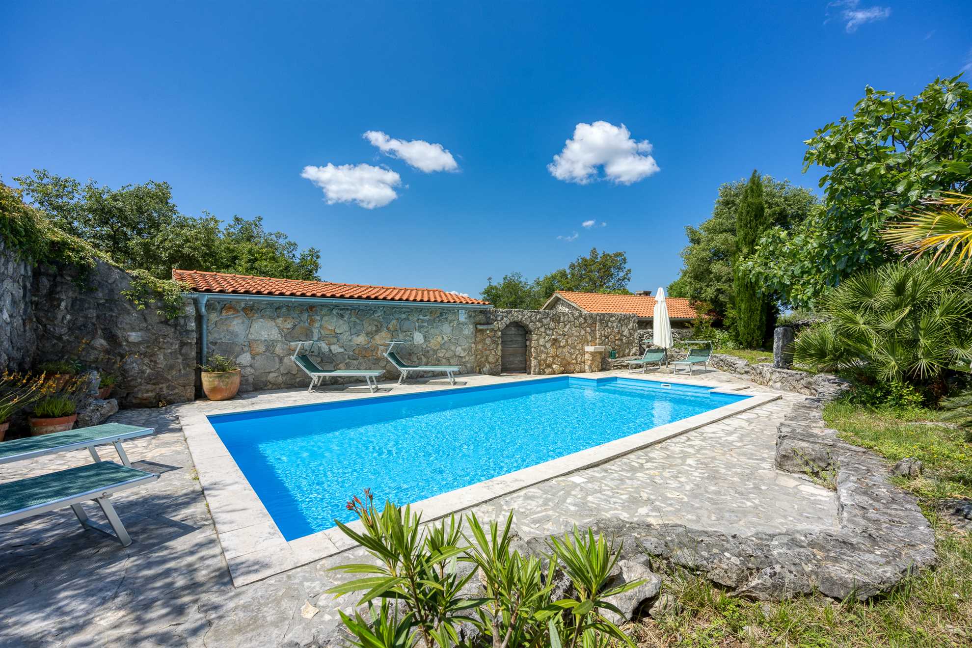 Beautiful stone holiday house MENTA I