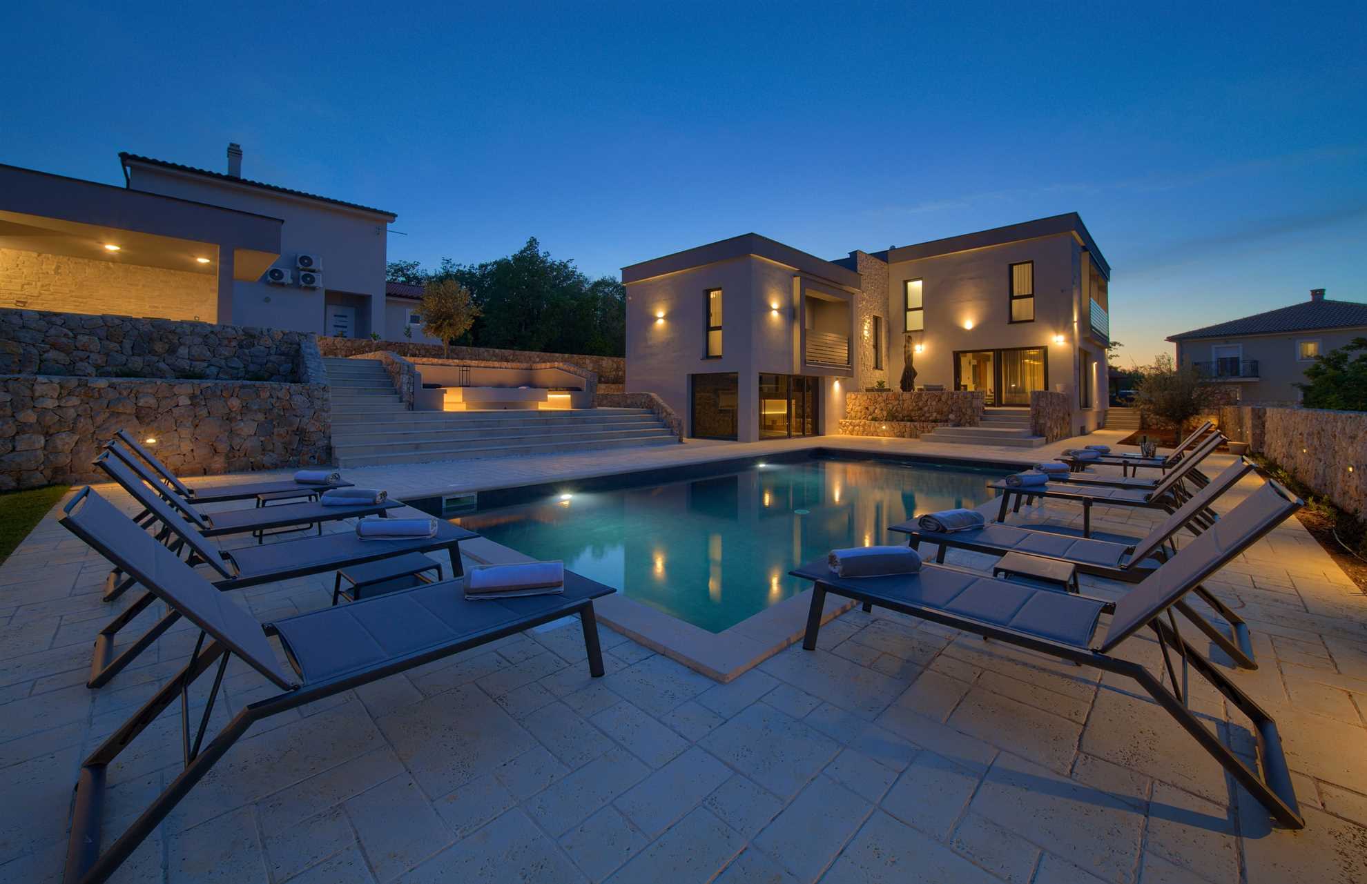 Vila ASTRUM s grijanim unutarnjim i vanjskim bazenom, jacuzzijem i saunom