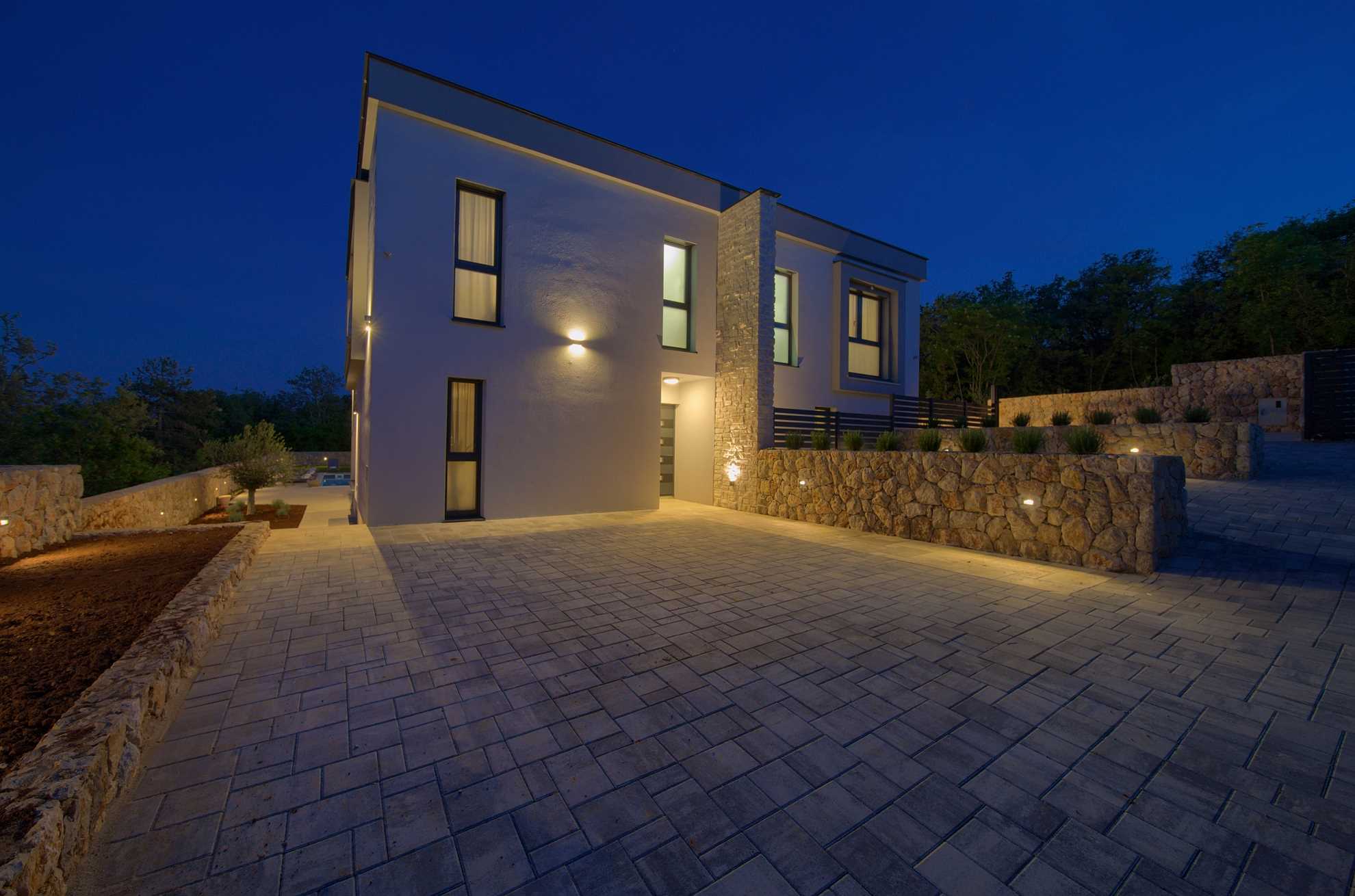 Vila ASTRUM s grijanim unutarnjim i vanjskim bazenom, jacuzzijem i saunom