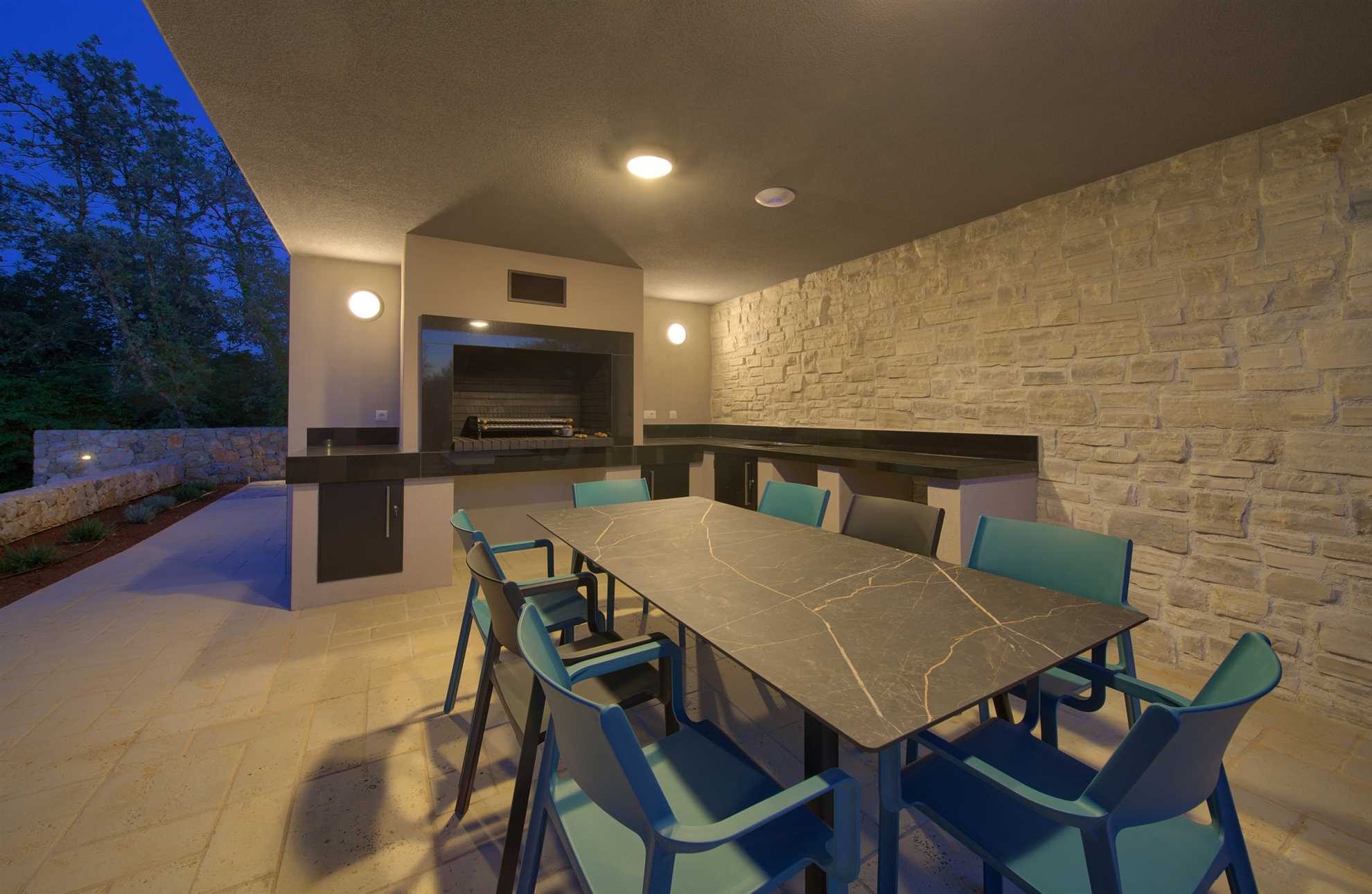 Vila ASTRUM s grijanim unutarnjim i vanjskim bazenom, jacuzzijem i saunom