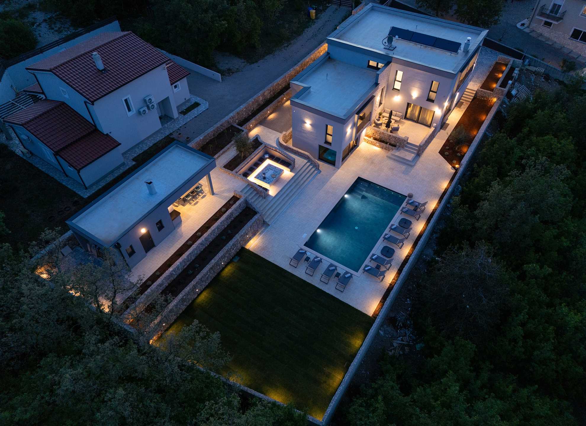 Vila ASTRUM s grijanim unutarnjim i vanjskim bazenom, jacuzzijem i saunom