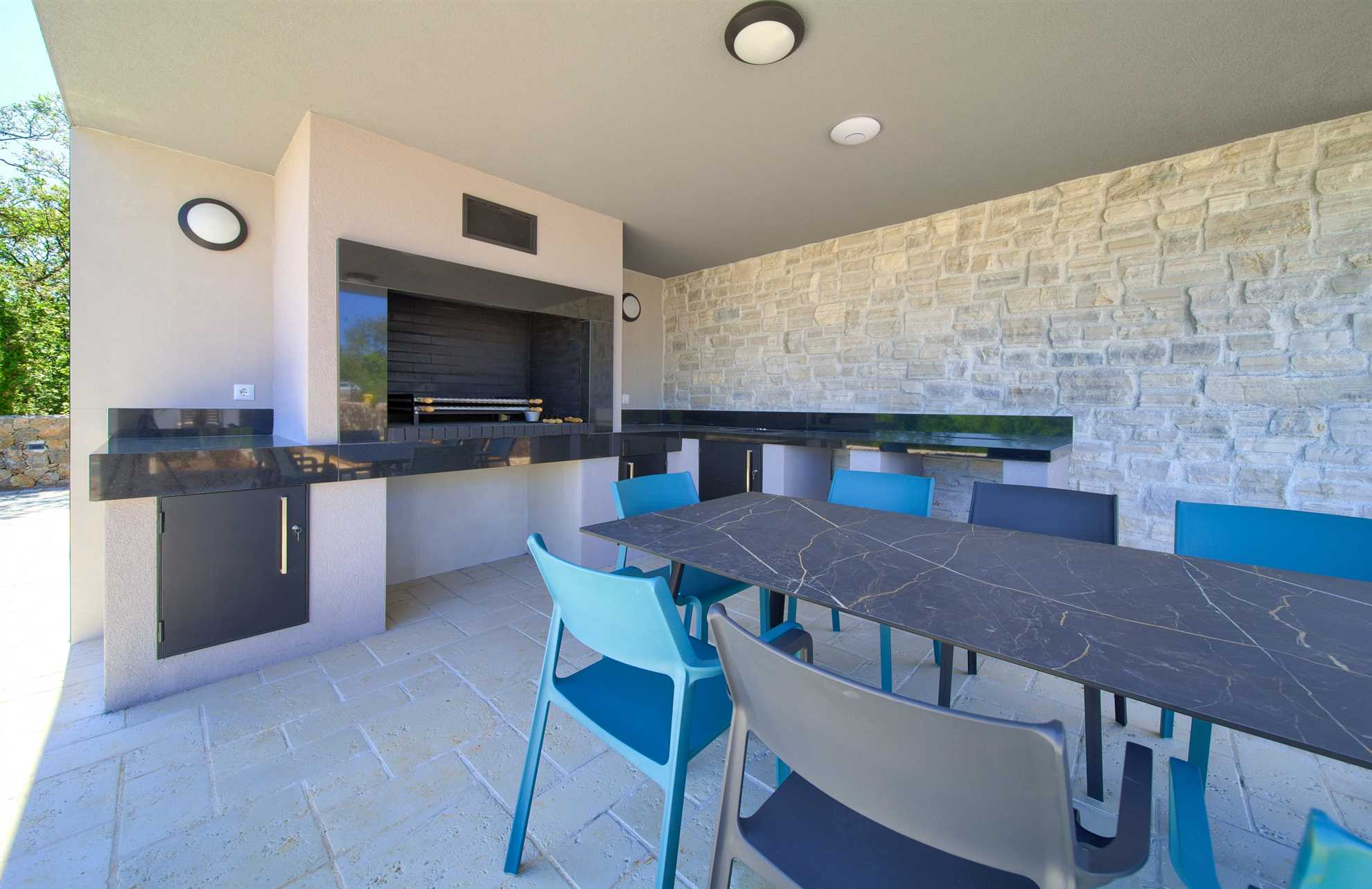 Vila ASTRUM s grijanim unutarnjim i vanjskim bazenom, jacuzzijem i saunom