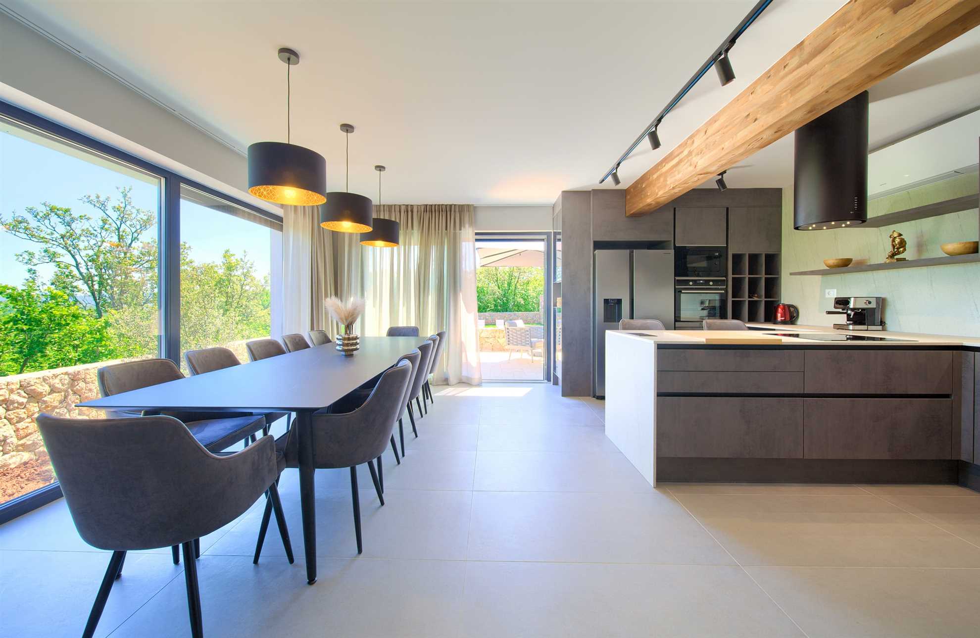 Vila ASTRUM s grijanim unutarnjim i vanjskim bazenom, jacuzzijem i saunom