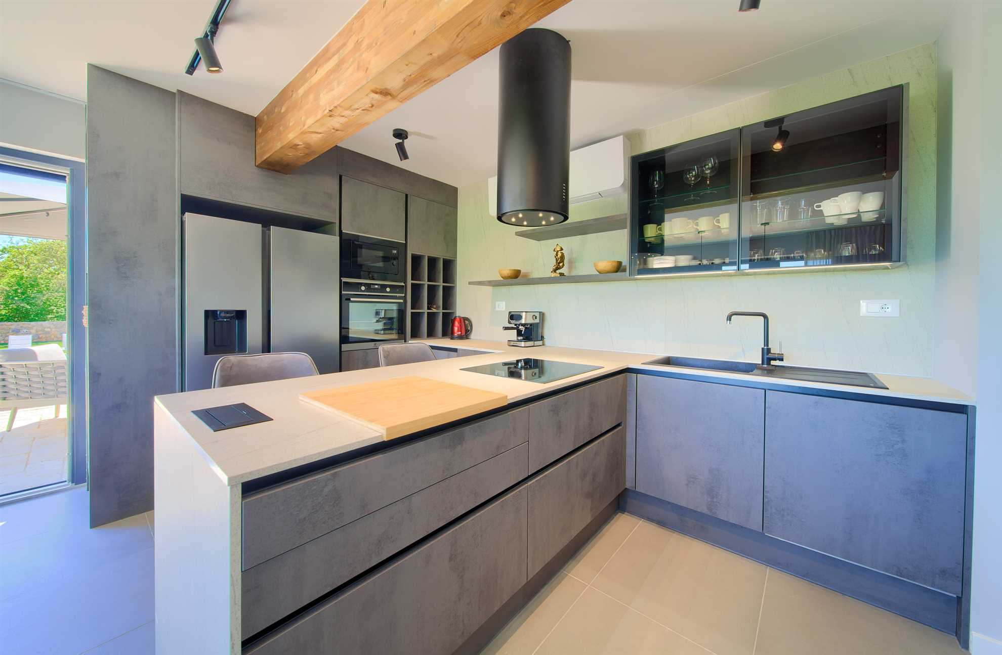 Vila ASTRUM s grijanim unutarnjim i vanjskim bazenom, jacuzzijem i saunom