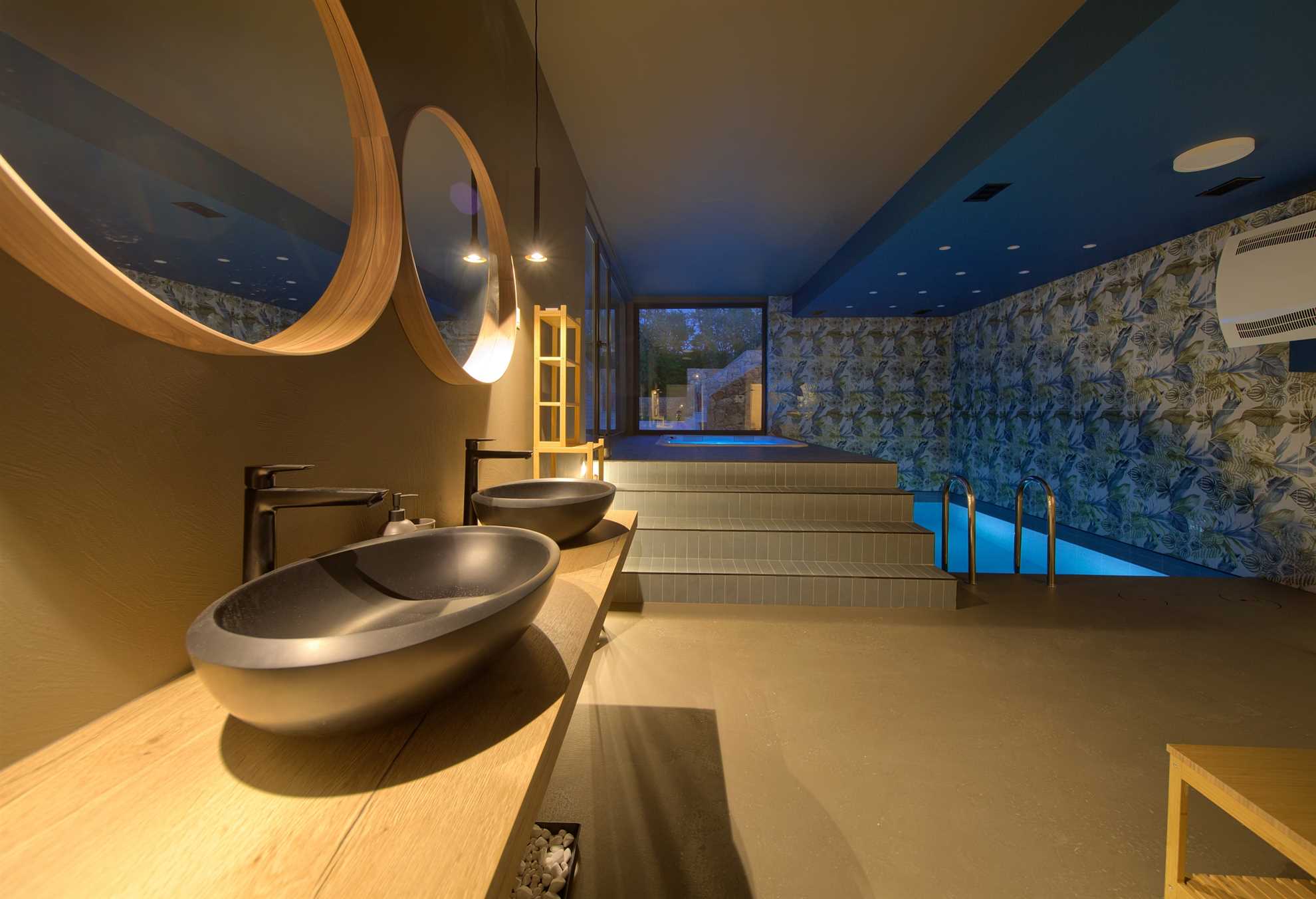 Vila ASTRUM s grijanim unutarnjim i vanjskim bazenom, jacuzzijem i saunom