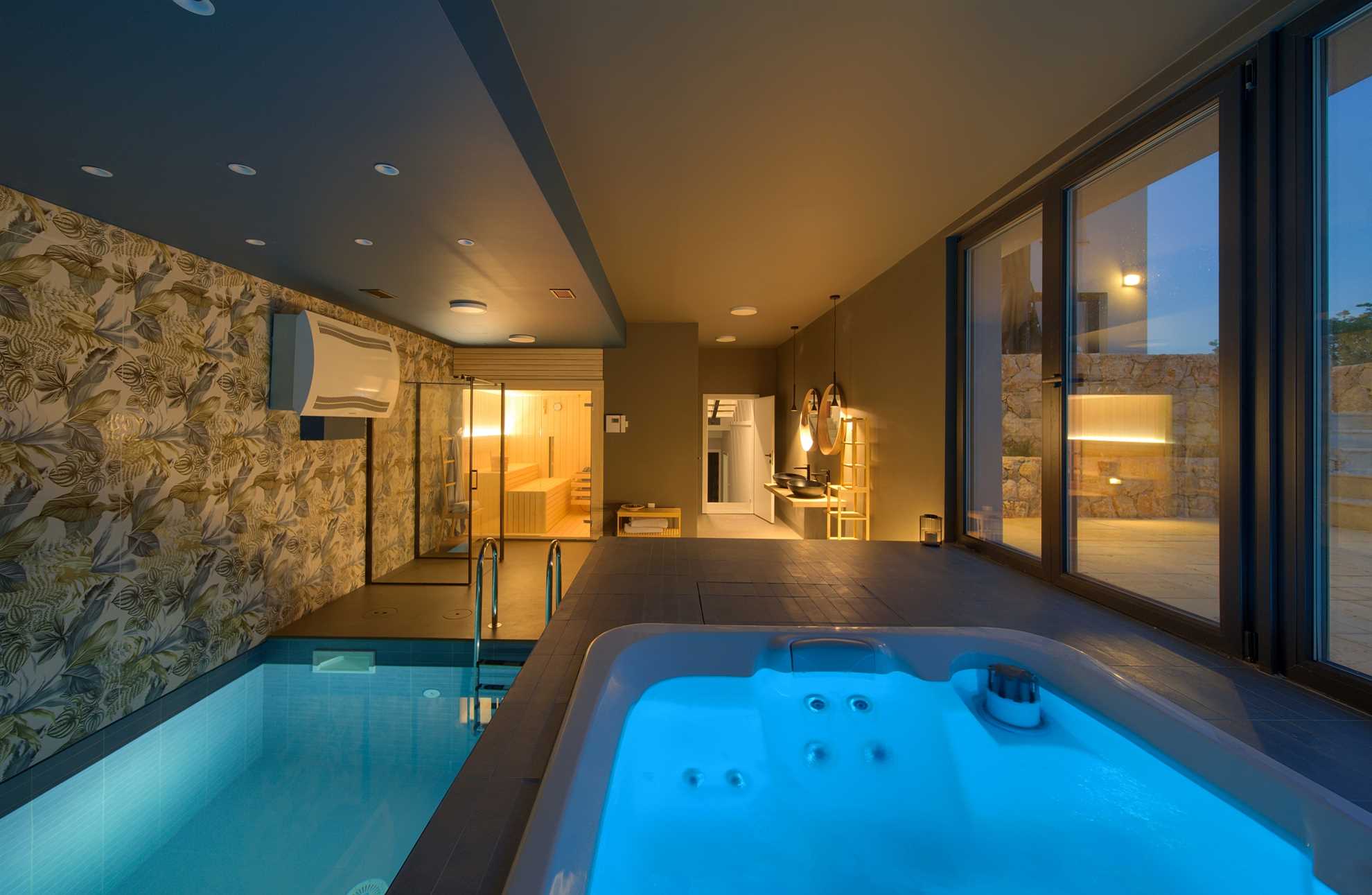 Vila ASTRUM s grijanim unutarnjim i vanjskim bazenom, jacuzzijem i saunom