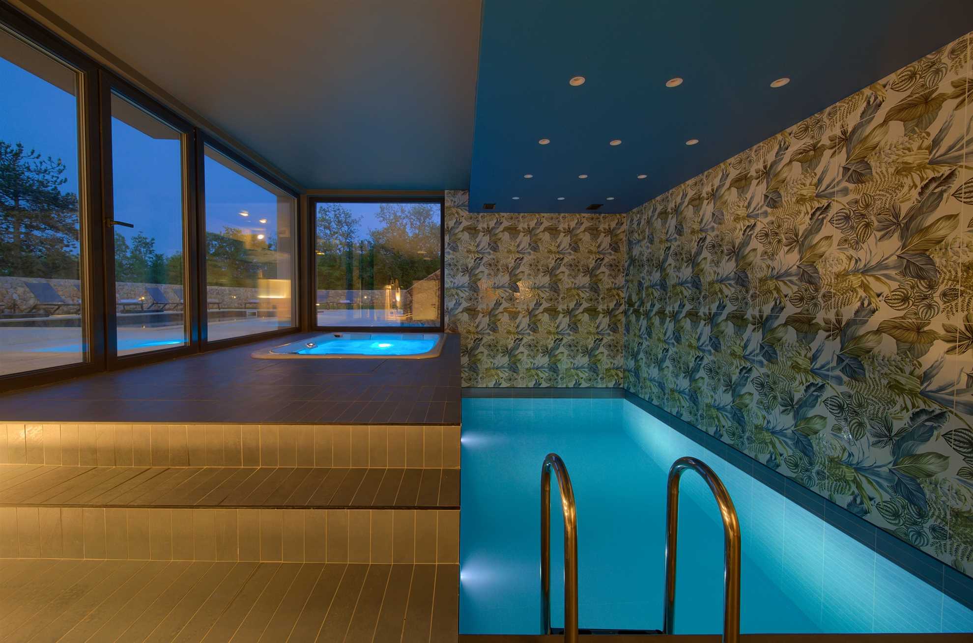 Vila ASTRUM s grijanim unutarnjim i vanjskim bazenom, jacuzzijem i saunom