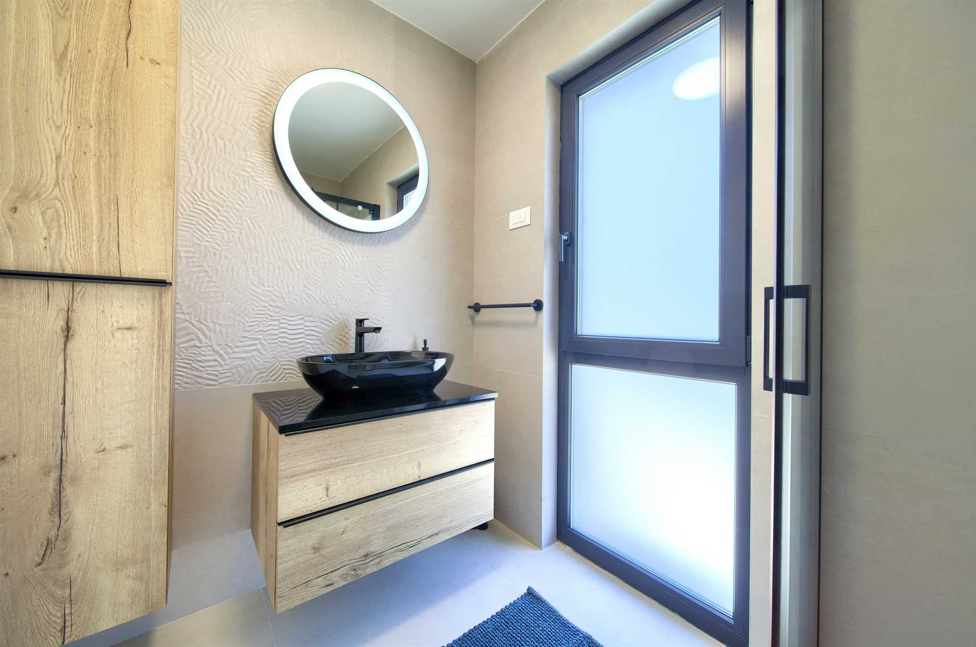 Vila ASTRUM s grijanim unutarnjim i vanjskim bazenom, jacuzzijem i saunom