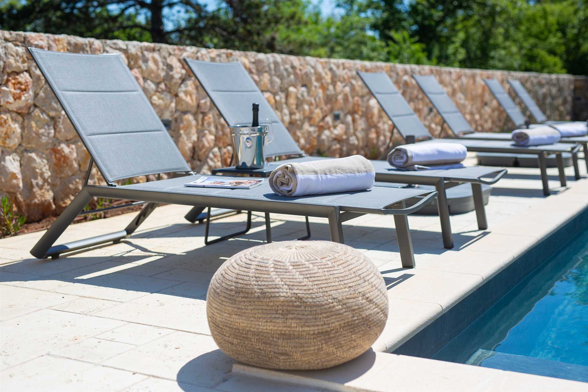 Vila ASTRUM s grijanim unutarnjim i vanjskim bazenom, jacuzzijem i saunom