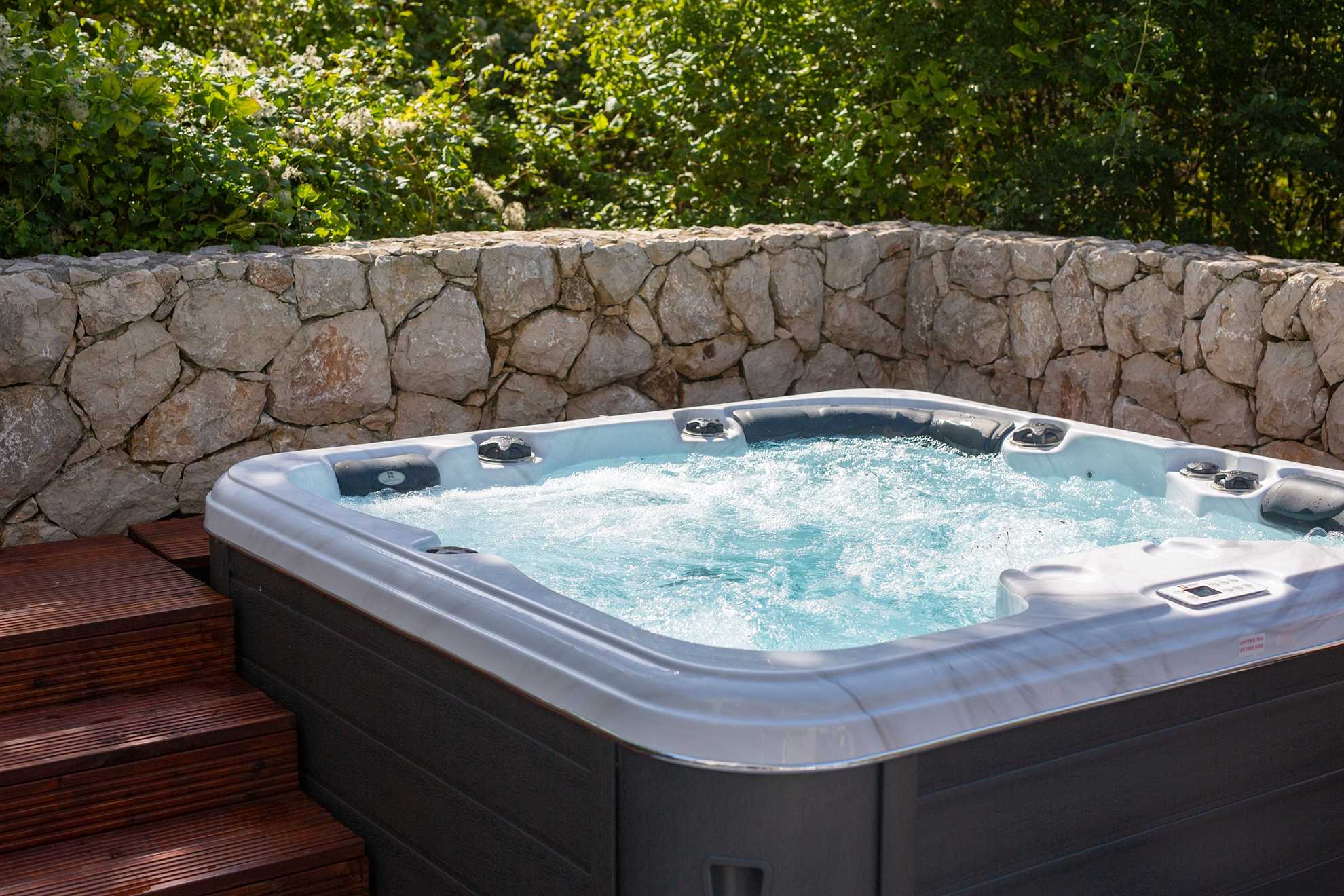 Prekrasna vila AURORA s privatnim bazenom, saunom i jacuzzijem